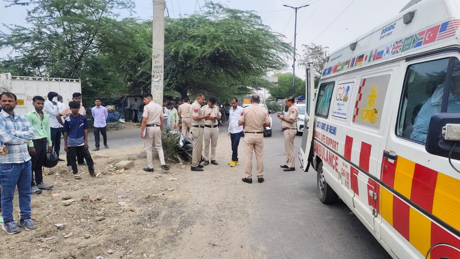 शाहबाद डेयरी में तेज रफ्तार क्लस्टर बस का कहर, स्कूटी सवार युवक की मौत