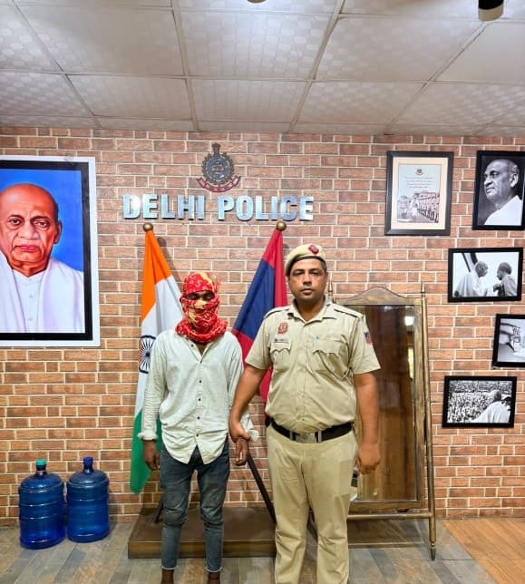 नरेला इंडस्ट्रियल एरिया पुलिस ने एक शातिर आरोपी को किया गिरफ्तार