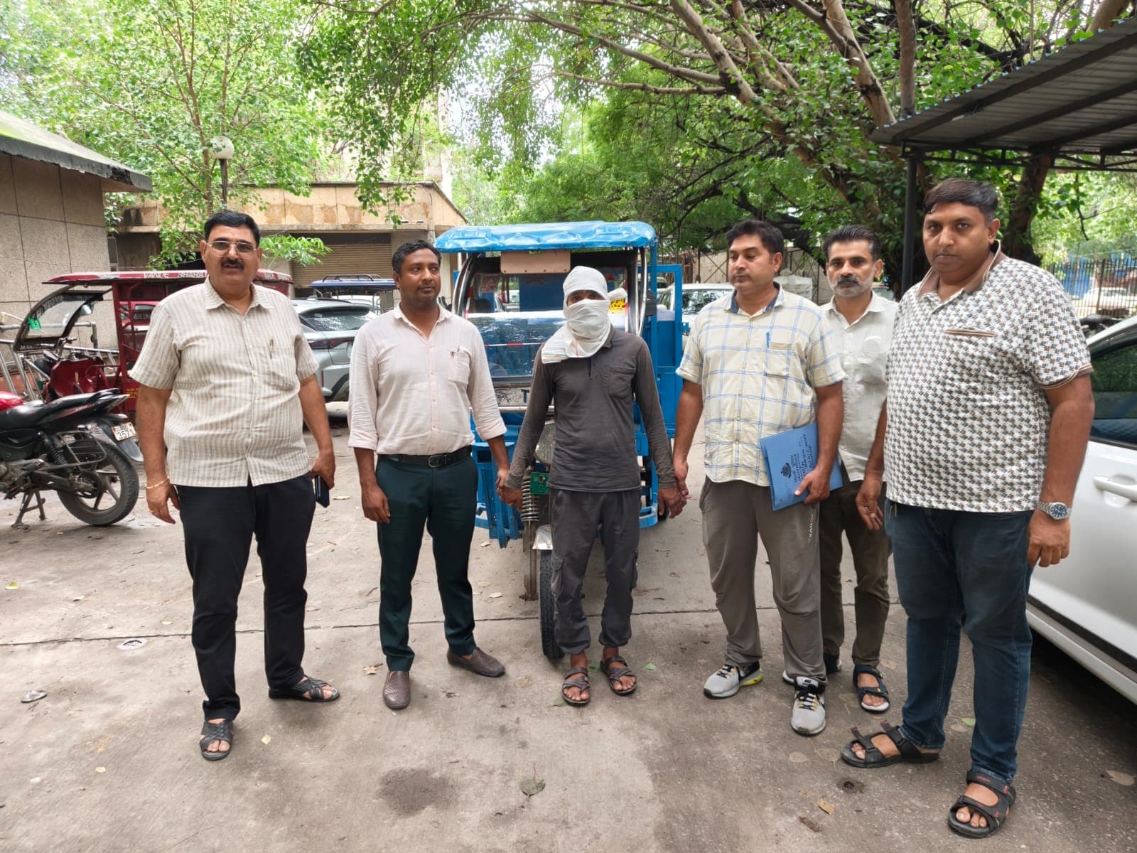 Delhi : रोहिणी में अवैध शराब तस्करी पर बड़ा वार: 1,750 क्वार्टर शराब के साथ तस्कर गिरफ्तार