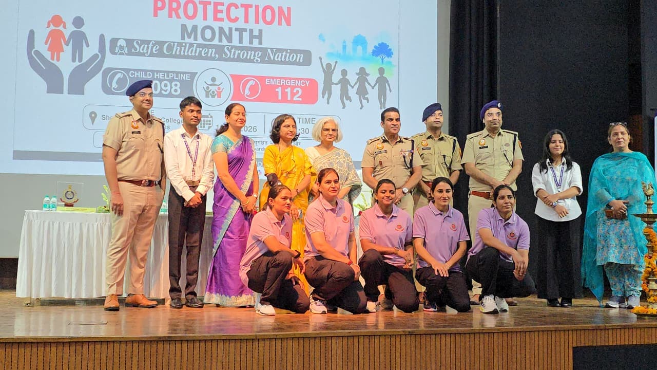 Delhi : बाल सुरक्षा माह के तहत दिल्ली पुलिस का मेगा काउंसलिंग सेशन, 151 स्कूलों की 400 से अधिक छात्राओं ने लिया हिस्सा