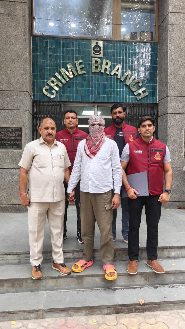 दिल्ली पुलिस क्राइम ब्रांच ने फरार चल रहे उद्घोषित अपराधी को धर दबोचा