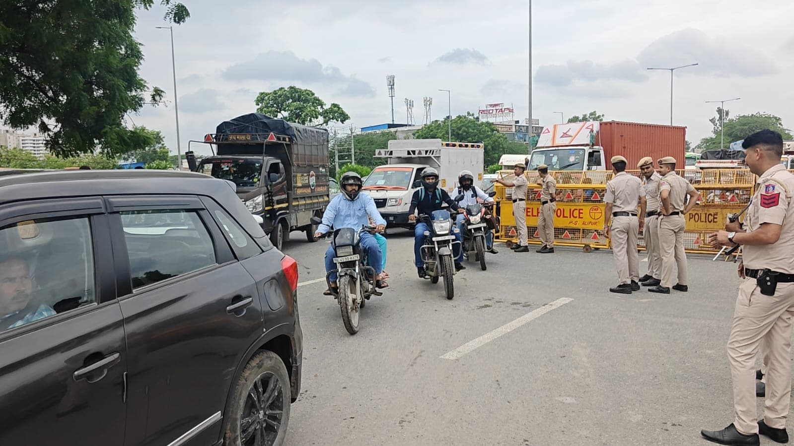 किसानों का दिल्ली कूच: सिंघु बॉर्डर पर पुलिस अलर्ट पर!