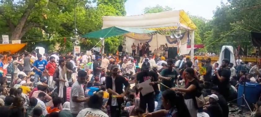 Delhi : जंतर-मंतर पर हुंकार! दिल्ली प्रोटेस्ट का 25वां दिन