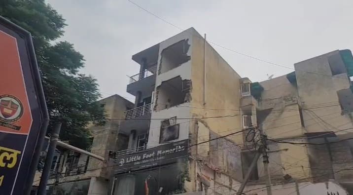 Delhi ; रोहिणी सेक्टर-17 में टला बड़ा हादसा!
