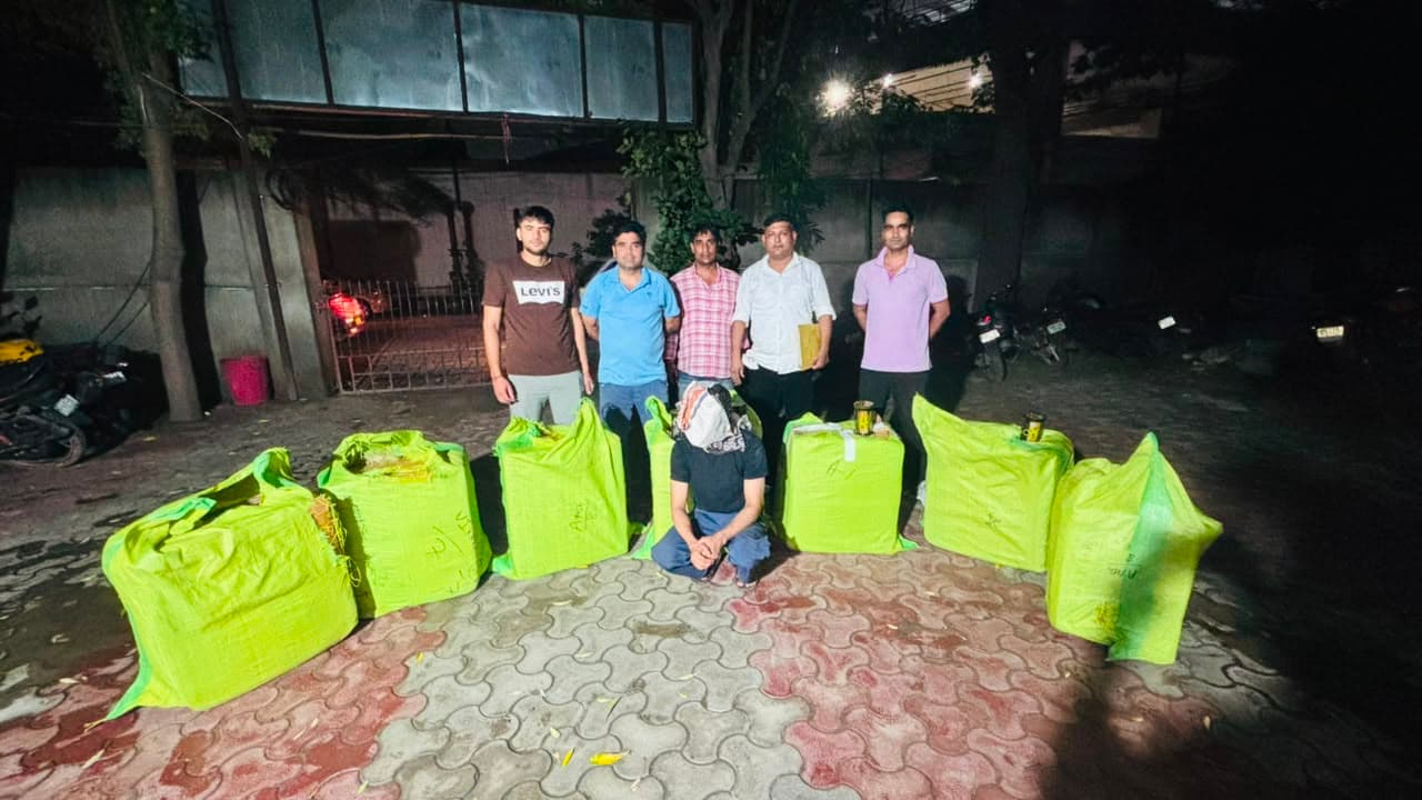 दिल्ली के नबी करीम इलाके में चीनी मांझा बेचने वाला 24 साल का आरोपी गिरफ्तार, 424 चरखियां बरामद!
