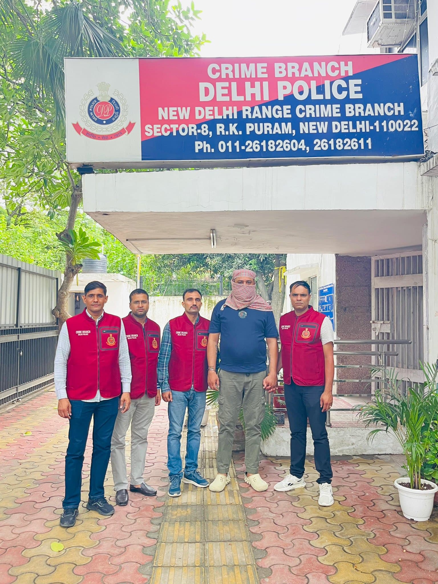 Delhi ; थाना द्वारका नॉर्थ के दुष्कर्म मामले में 2024 से फरार चल रहे एक वांछित और घोषित अपराधी को क्राइम ब्रांच ने धर दबोचा।